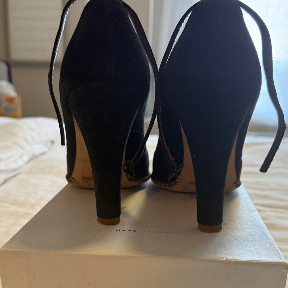 Vintage Marc Jacobs Black Heels with Bow Detail - Picture 2 of 5